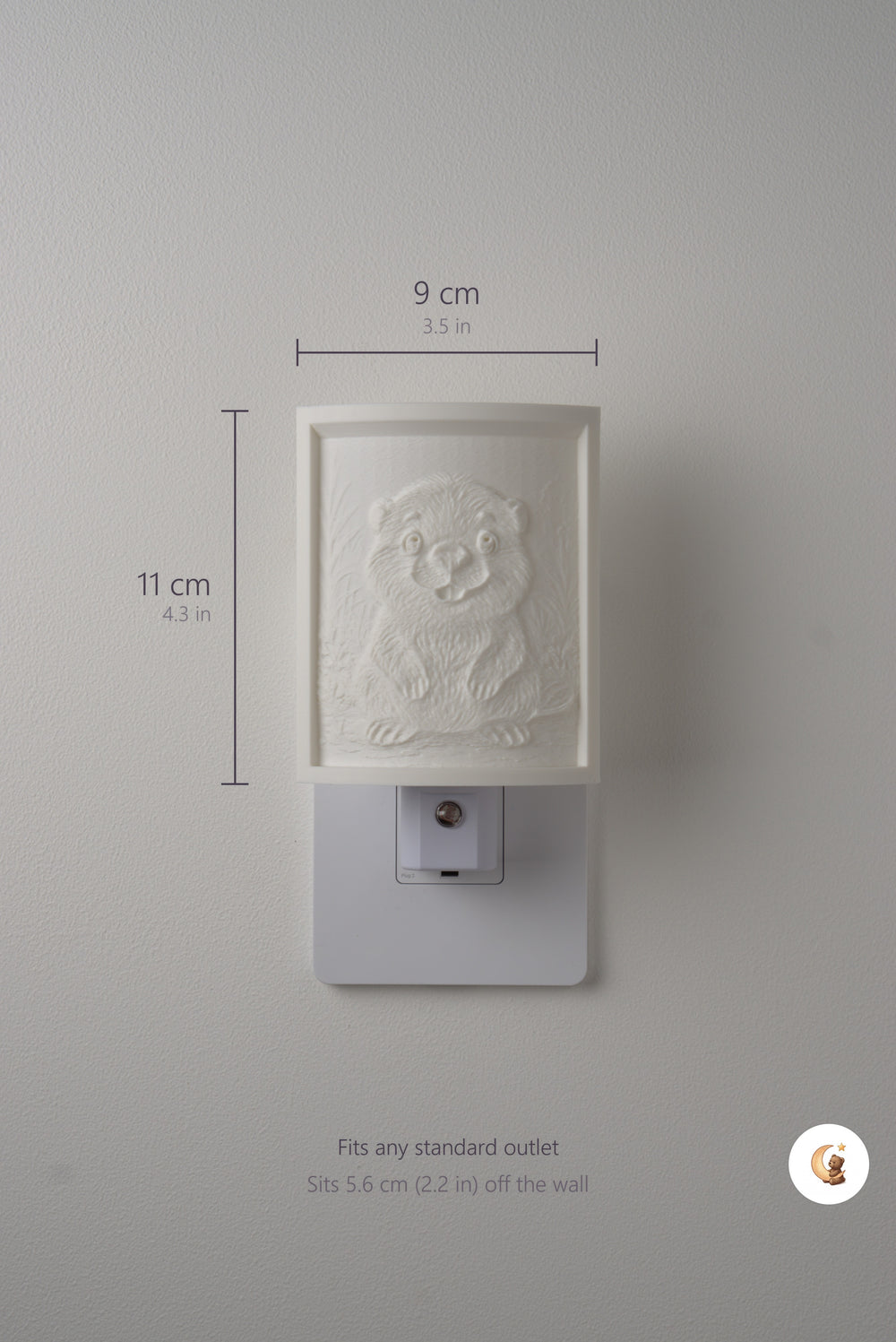 Size guide: the Beaver night light is 9 cm (3.5 in) wide by 11 cm (4.3 in) tall and fits any standard outlet
