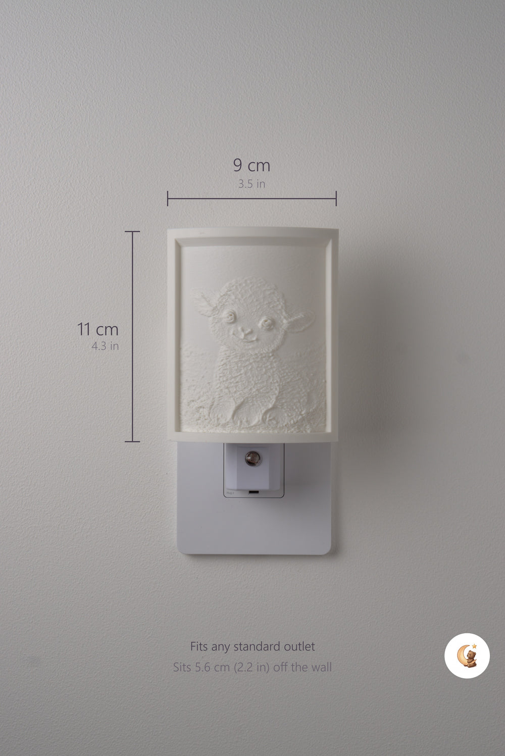 Size guide: the Lamb night light is 9 cm (3.5 in) wide by 11 cm (4.3 in) tall and fits any standard outlet