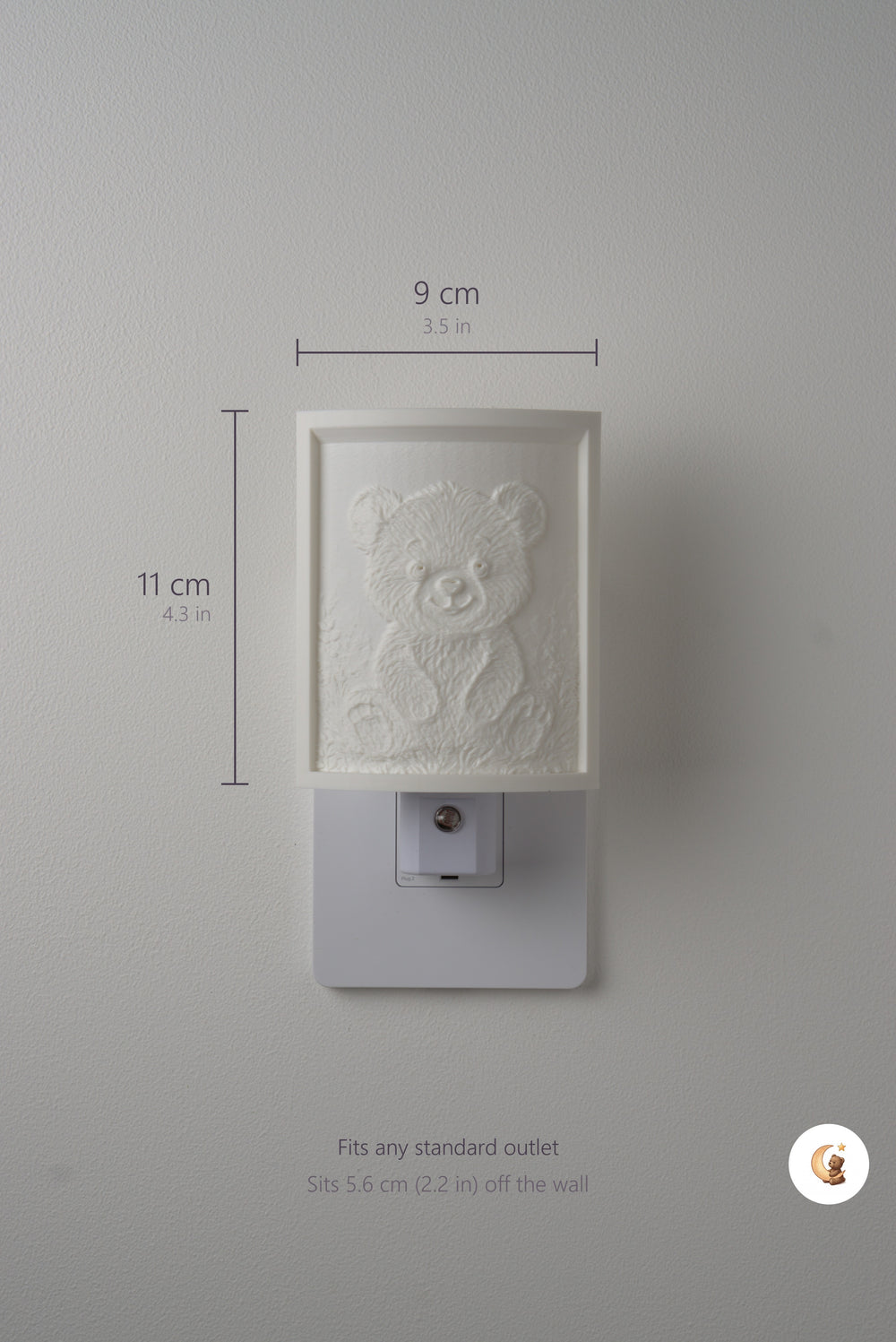 Size guide: the Teddy Bear night light is 9 cm (3.5 in) wide by 11 cm (4.3 in) tall and fits any standard outlet