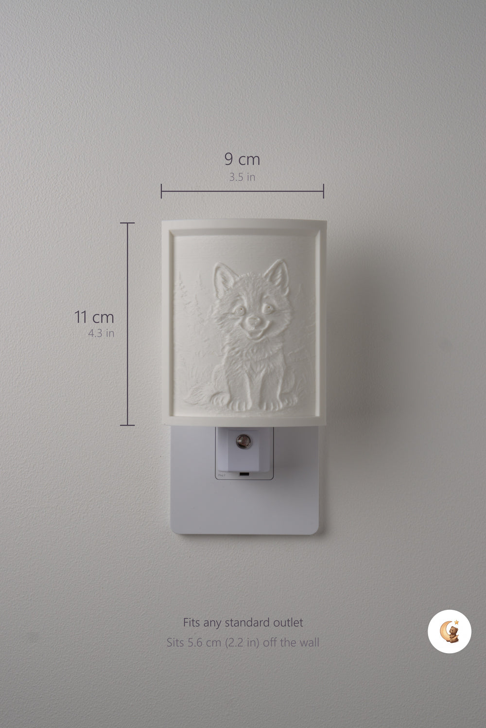 Size guide: the Wolf night light is 9 cm (3.5 in) wide by 11 cm (4.3 in) tall and fits any standard outlet